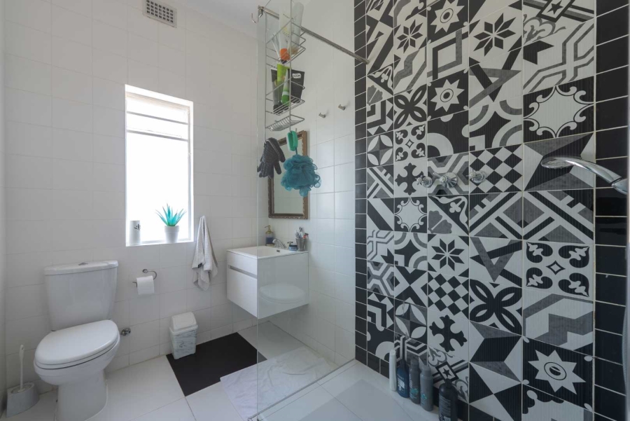 5 Bedroom Property for Sale in Green Point Western Cape